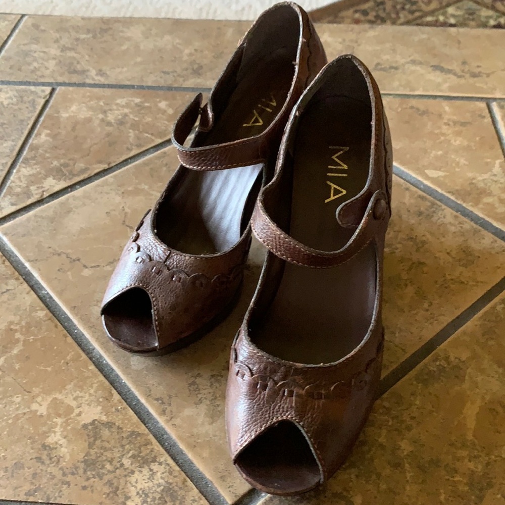 Peep-toe MaryJane Platforms